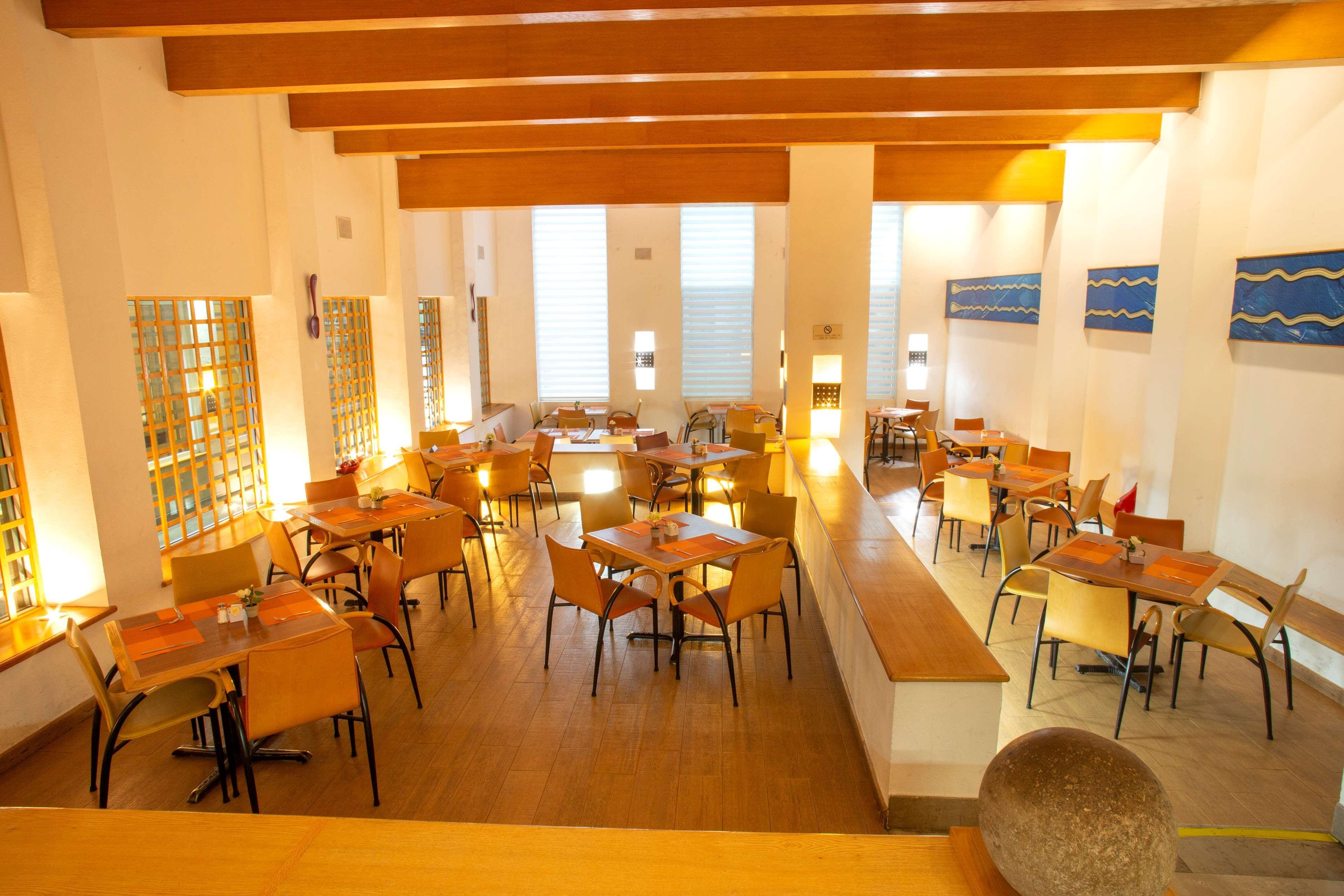 Best Western Plus Monterrey Colon Exterior photo