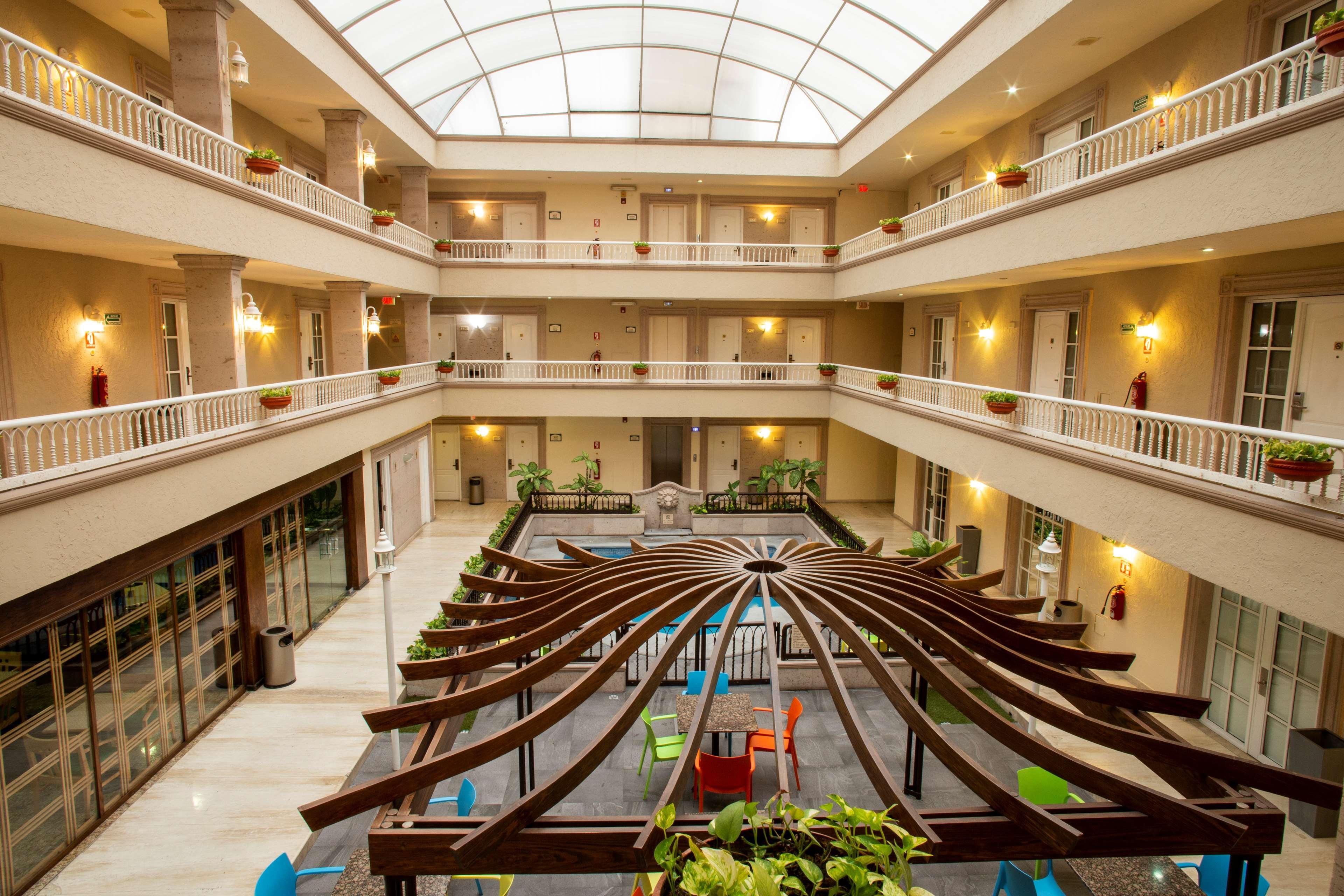 Best Western Plus Monterrey Colon Exterior photo