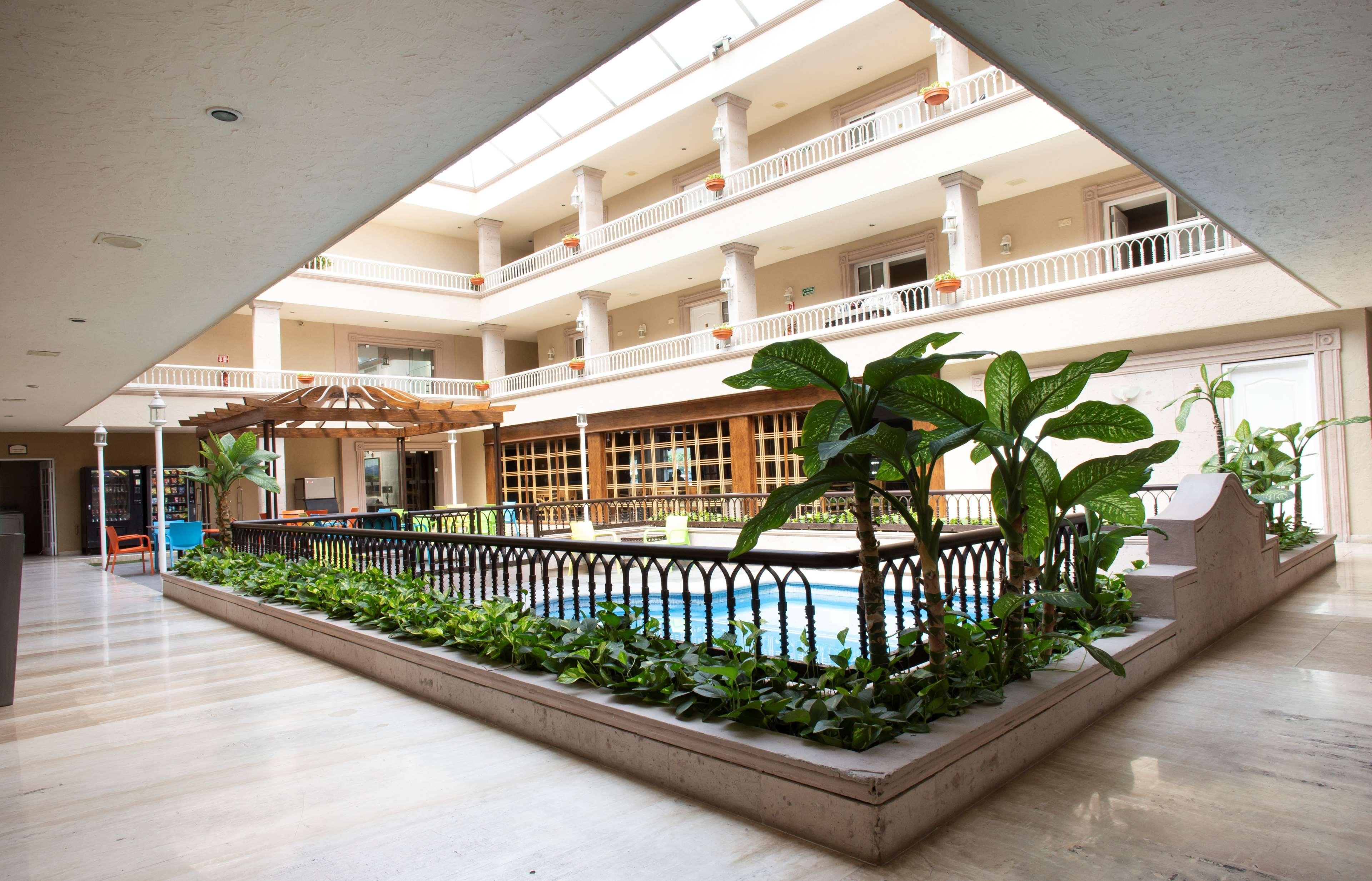 Best Western Plus Monterrey Colon Exterior photo