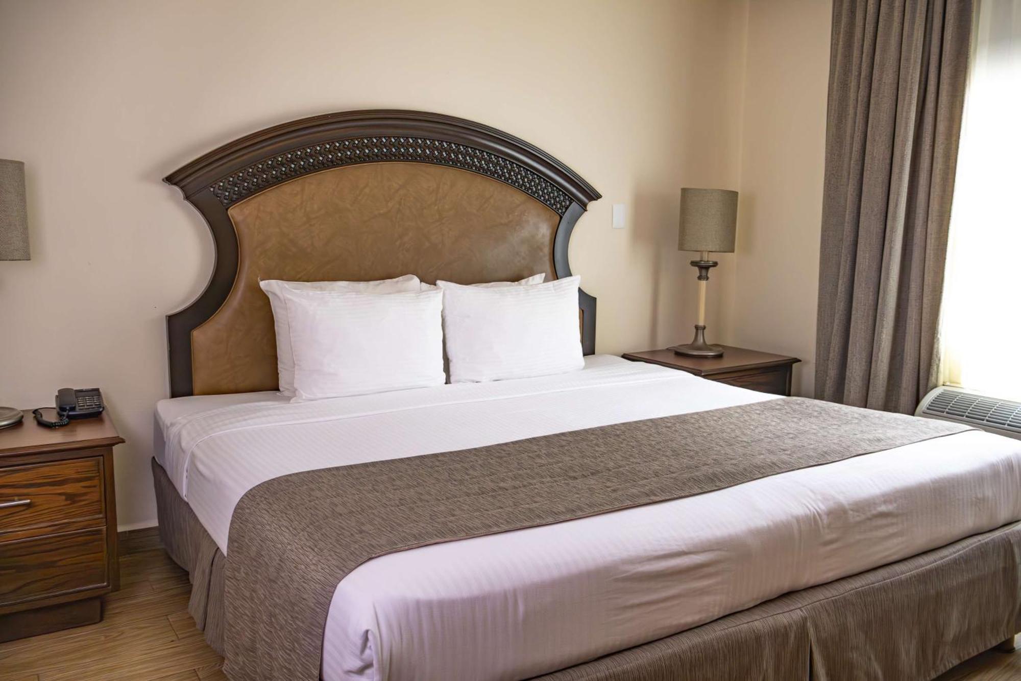 Best Western Plus Monterrey Colon Exterior photo