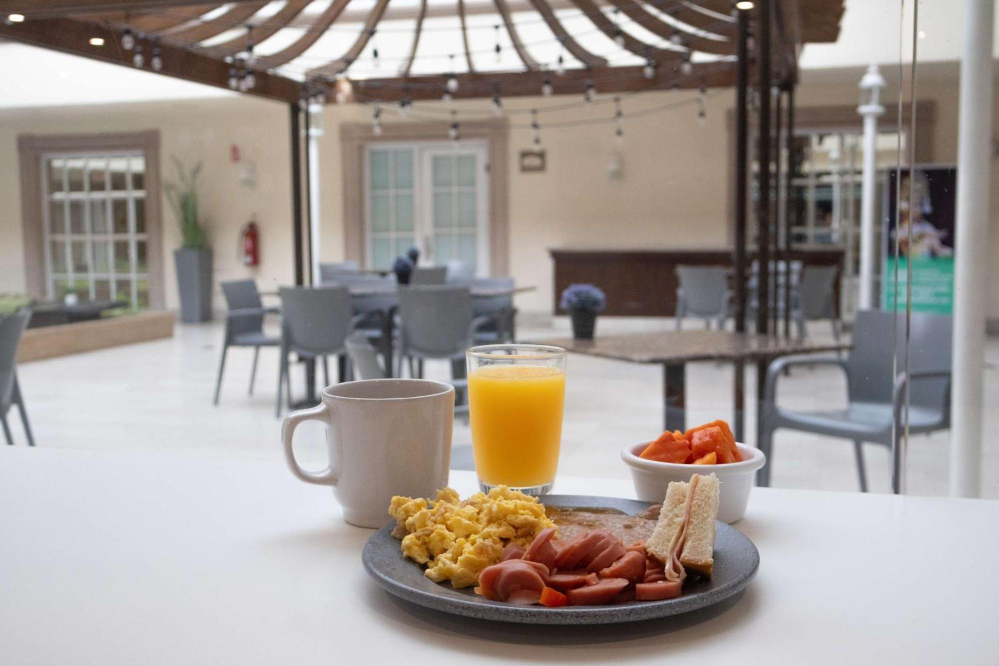 Best Western Plus Monterrey Colon Exterior photo