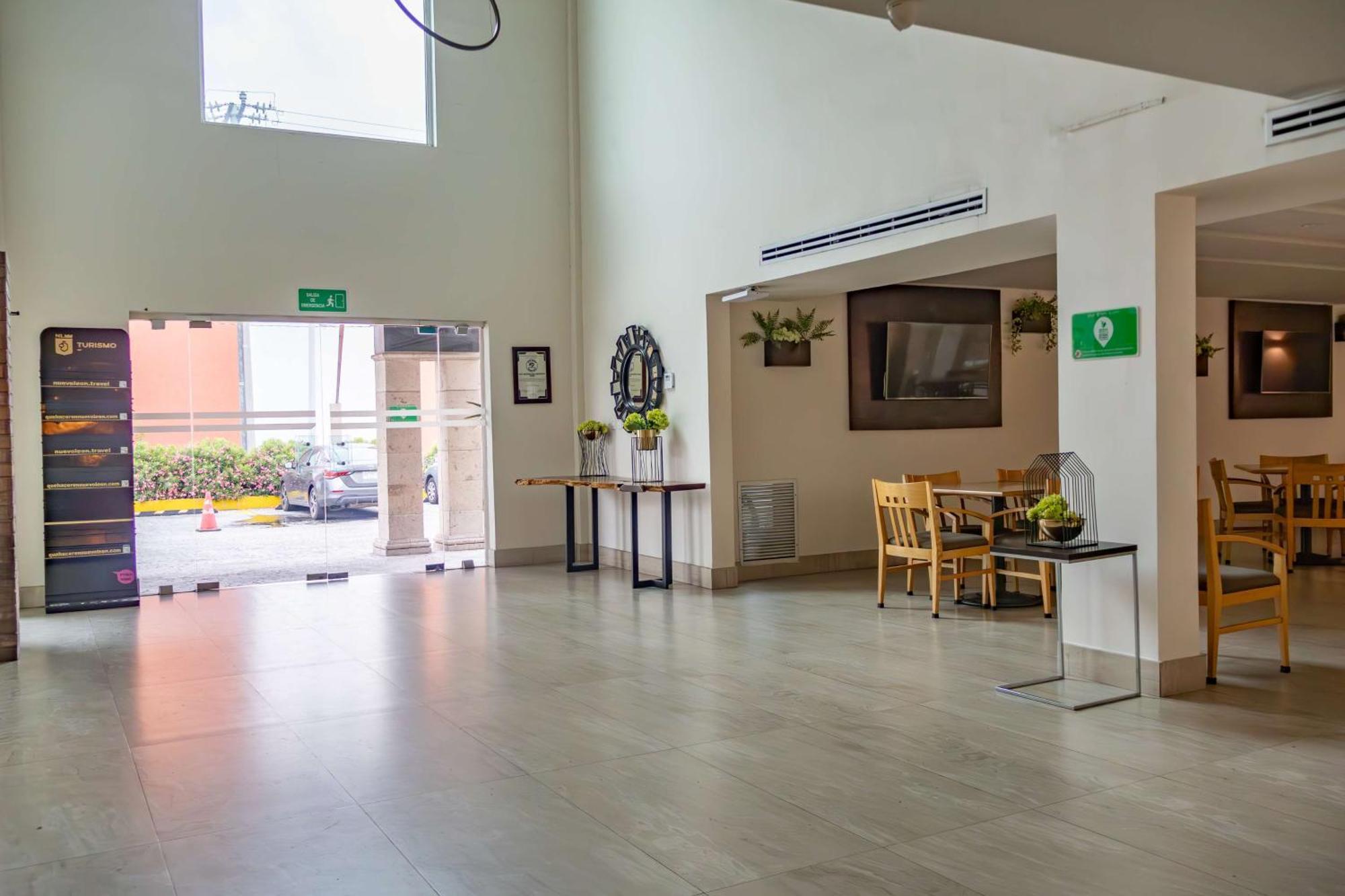 Best Western Plus Monterrey Colon Exterior photo